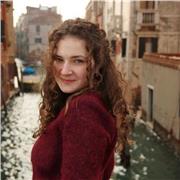 Laureanda in Lingue impartisce lezioni di inglese per bambini e ragazzi (medie e superiori) e adulti (universitari e laboratori)